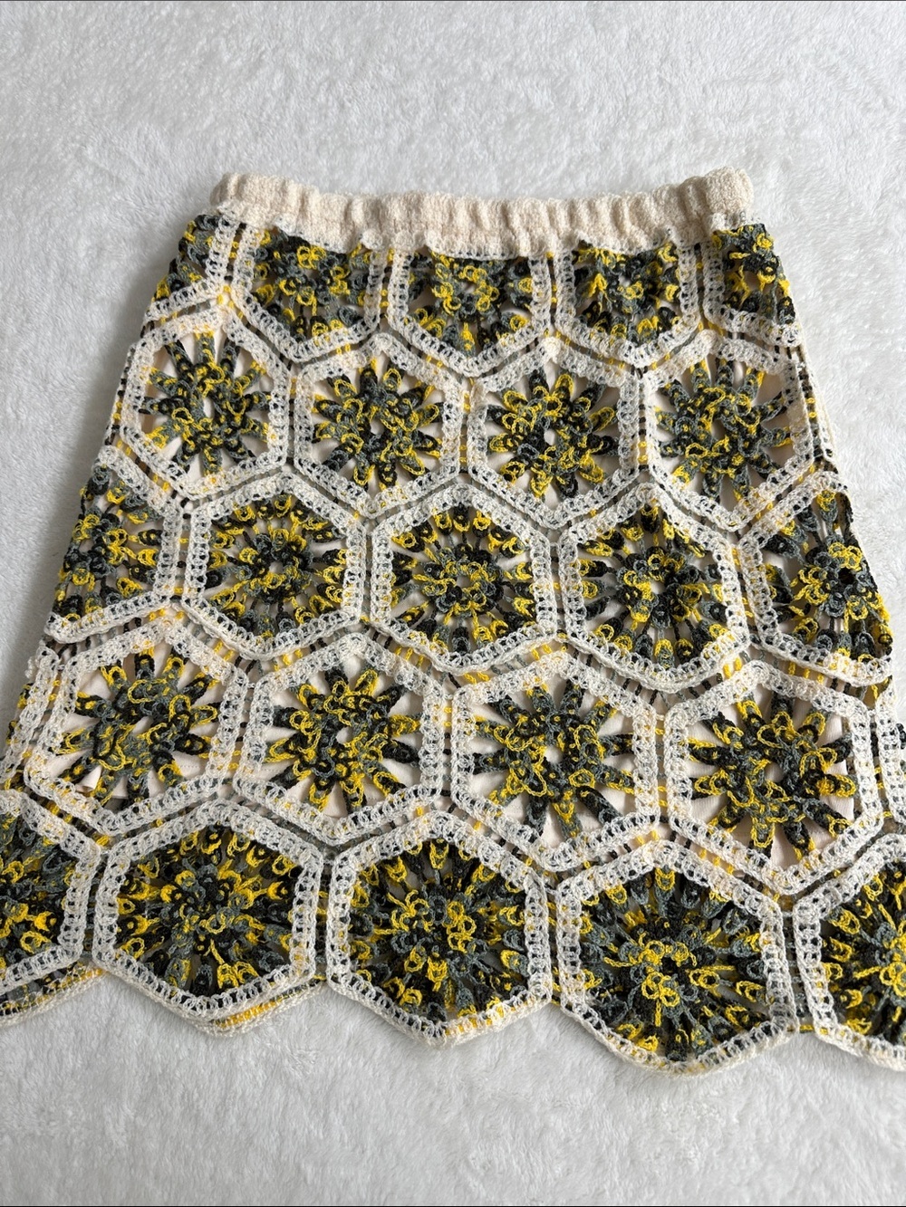 G & D Crochet Lace Hexagon A-Line Skirt in Cream, Yellow & Black - Picture 4 of 8